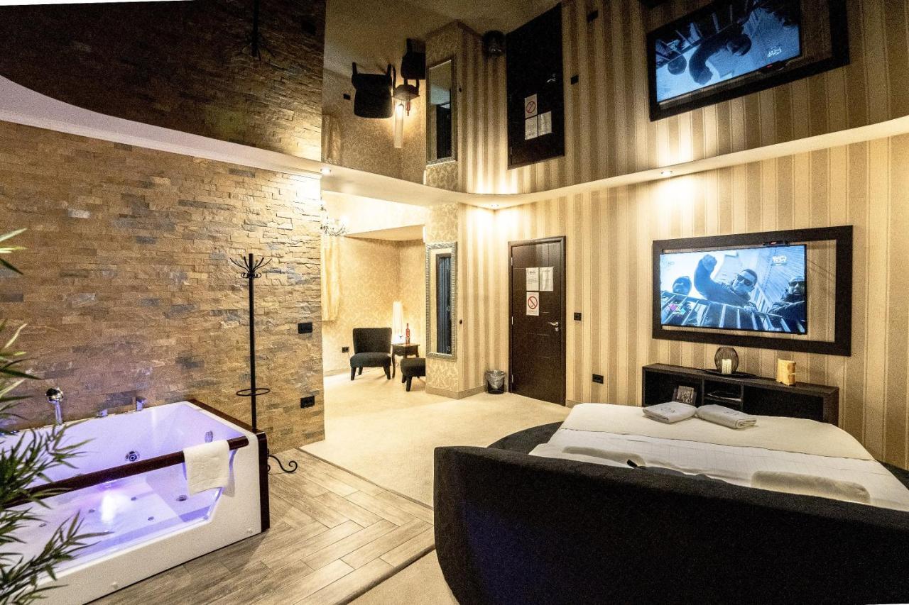Madison Inn Suites - Wilson'S Square Белград Екстериор снимка
