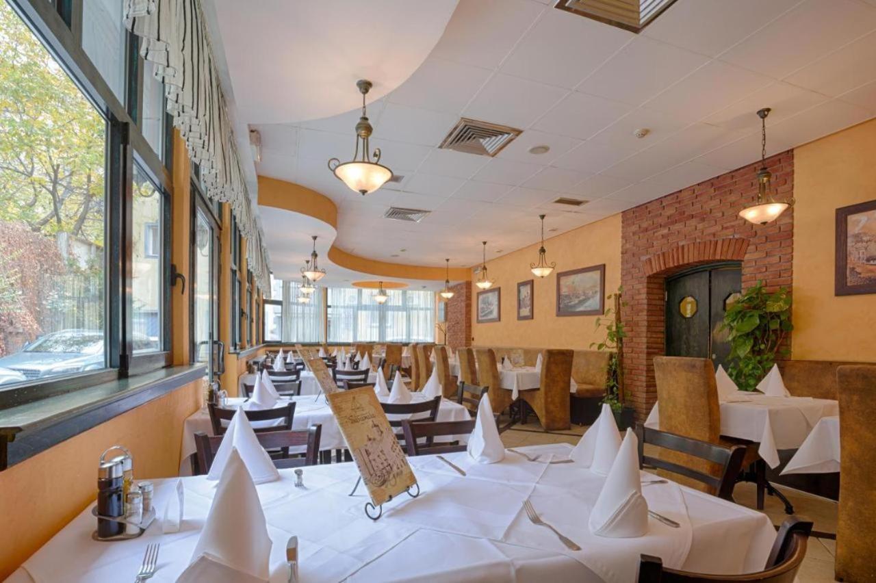 Madison Inn Suites - Wilson'S Square Белград Екстериор снимка
